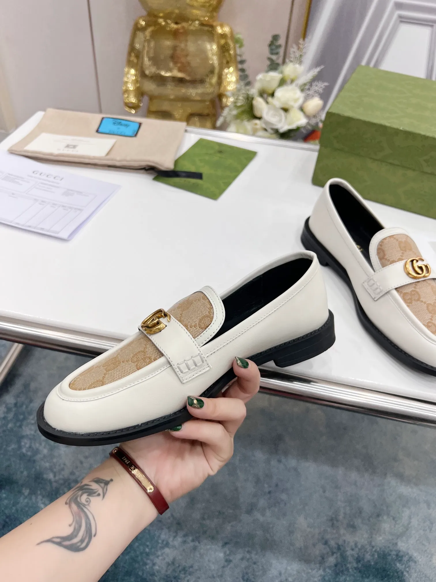 👟👟Ex-factory price 440👟👟 2022 new G family classic design loafers, made of V-shaped quilted effect leather, double G monogram evolved from Gucci, calf leather, mixed sheepskin lining, heel height 1.5 cm, original molded wear-resistant Tpu outsole. Code number 35-42,